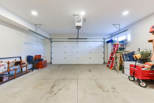 101-222 Lee Avenue, Penticton, BC - Indoor Photo Showing Garage