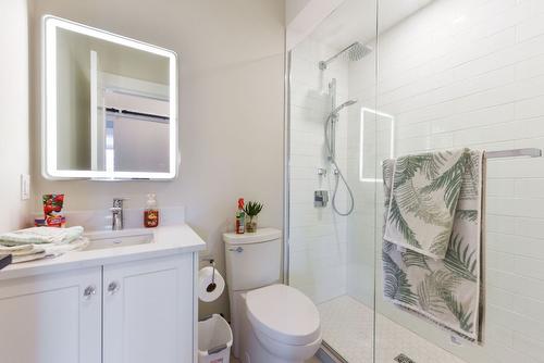 101-222 Lee Avenue, Penticton, BC - Indoor Photo Showing Bathroom