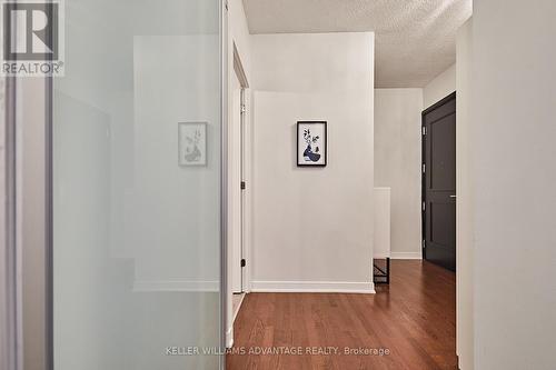 #2105 -88 Park Lawn Rd, Toronto, ON - Indoor Photo Showing Other Room
