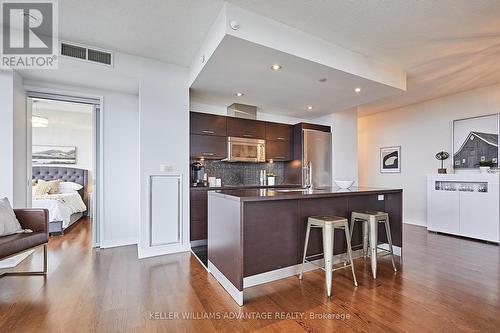 #2105 -88 Park Lawn Rd, Toronto, ON - Indoor Photo Showing Kitchen