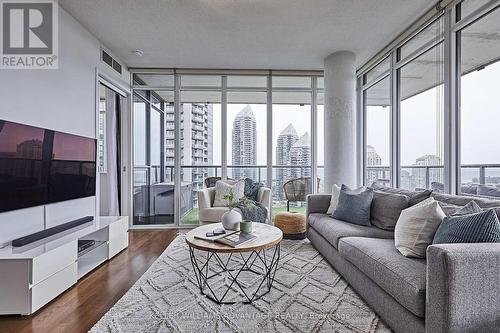 #2105 -88 Park Lawn Rd, Toronto, ON - Indoor Photo Showing Living Room