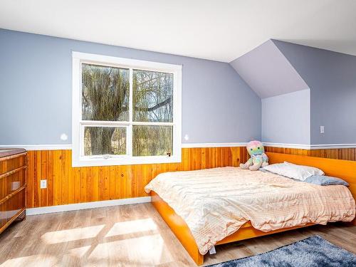 3312 6 Highway, Lumby, BC - Indoor Photo Showing Bedroom