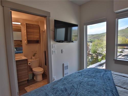414-2555 Lakeshore Road, Vernon, BC - Indoor Photo Showing Bedroom