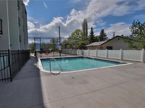 414-2555 Lakeshore Road, Vernon, BC - Outdoor With In Ground Pool