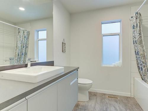 3704 Morningside Drive, West Kelowna, BC - Indoor Photo Showing Bathroom