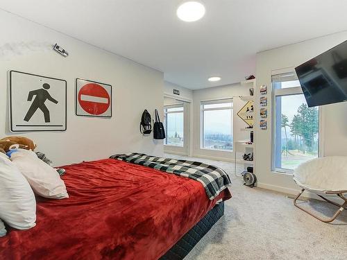 3704 Morningside Drive, West Kelowna, BC - Indoor Photo Showing Bedroom