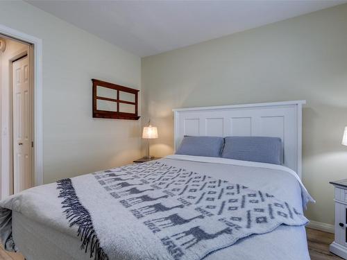 355-665 Cook Road, Kelowna, BC - Indoor Photo Showing Bedroom