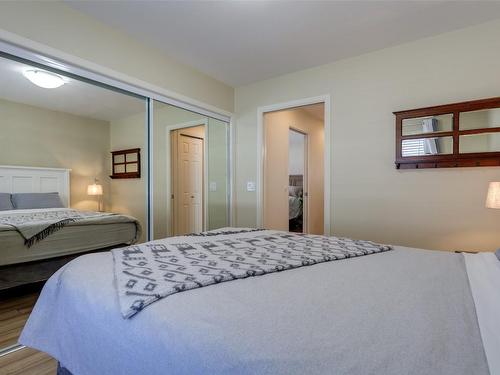 355-665 Cook Road, Kelowna, BC - Indoor Photo Showing Bedroom