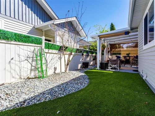 355-665 Cook Road, Kelowna, BC - Outdoor With Exterior