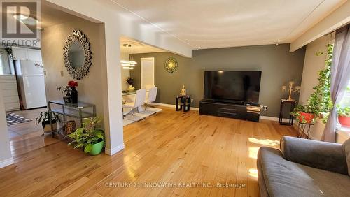 568 Canewood Crescent, Waterloo, ON - Indoor Photo Showing Living Room