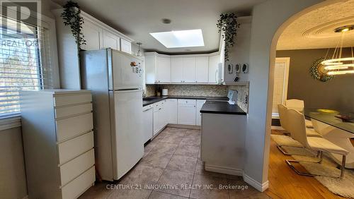 568 Canewood Crescent, Waterloo, ON - Indoor Photo Showing Kitchen