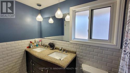568 Canewood Cres, Waterloo, ON - Indoor Photo Showing Bathroom