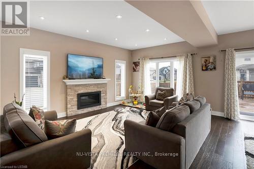 1552 Sandridge Ave, London, ON - Indoor Photo Showing Living Room With Fireplace
