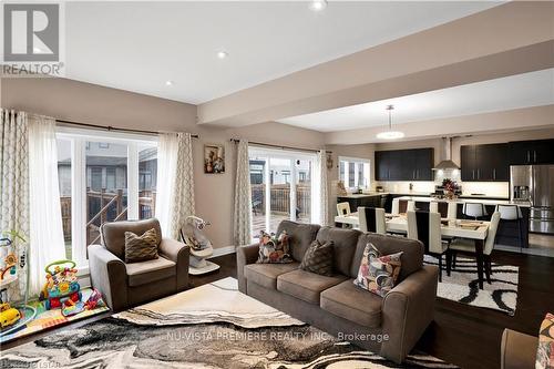 1552 Sandridge Ave, London, ON - Indoor Photo Showing Living Room