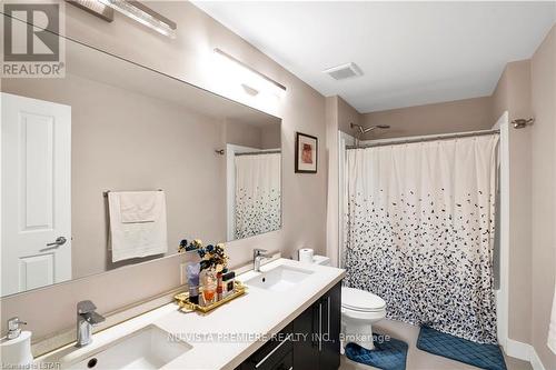 1552 Sandridge Ave, London, ON - Indoor Photo Showing Bathroom