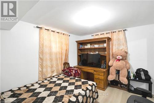 1552 Sandridge Ave, London, ON - Indoor Photo Showing Bedroom