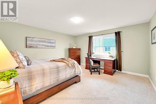 8 Bousfield Crt, Hamilton, ON - Indoor Photo Showing Bedroom