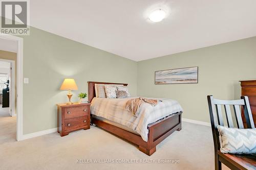 8 Bousfield Crt, Hamilton, ON - Indoor Photo Showing Bedroom
