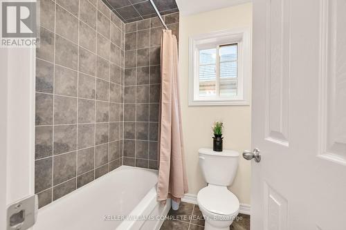 8 Bousfield Crt, Hamilton, ON - Indoor Photo Showing Bathroom