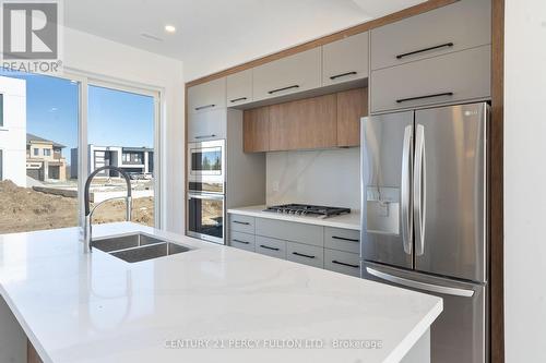 3775 Sunbank Cres, Severn, ON - Indoor Photo Showing Kitchen With Double Sink With Upgraded Kitchen