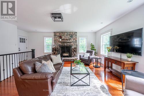 105 Duckworth St, Barrie, ON - Indoor Photo Showing Dining Room