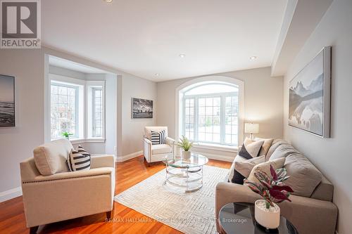 105 Duckworth Street, Barrie, ON - Indoor Photo Showing Living Room