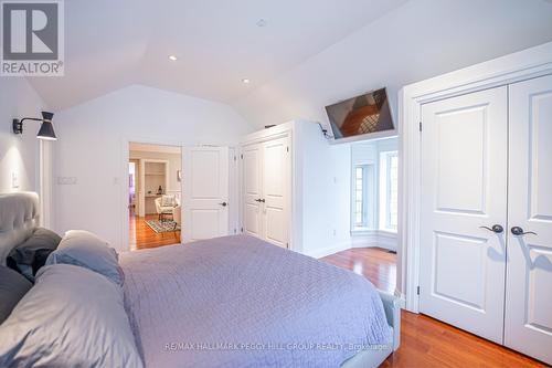 105 Duckworth St, Barrie, ON - Indoor Photo Showing Bedroom