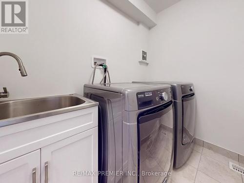 338 East St, Orillia, ON - Indoor Photo Showing Laundry Room