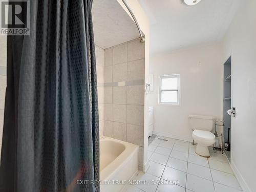 33 Albert St S, Orillia, ON - Indoor Photo Showing Bathroom