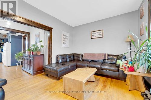 106865 Hwy 7, Madoc, ON - Indoor Photo Showing Living Room