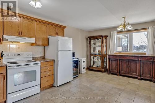 #207 -878 Armour Rd, Peterborough, ON - Indoor Photo Showing Kitchen