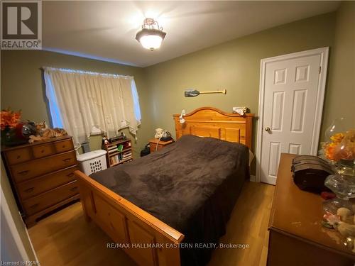 33 Roche St, Killaloe, Hagarty & Richard, ON - Indoor Photo Showing Bedroom