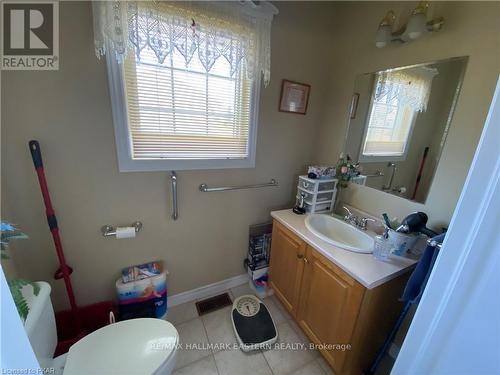 33 Roche St, Killaloe, Hagarty & Richard, ON - Indoor Photo Showing Bathroom