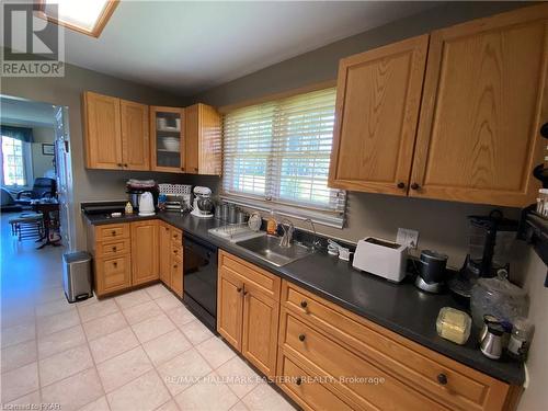 33 Roche St, Killaloe, Hagarty & Richard, ON - Indoor Photo Showing Kitchen