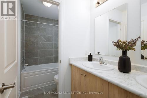 2163 Royal Gala Circle, Mississauga, ON - Indoor Photo Showing Bathroom