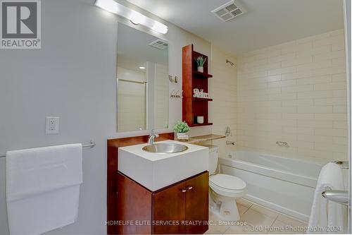 #703 -5 Mariner Terr, Toronto, ON - Indoor Photo Showing Bathroom