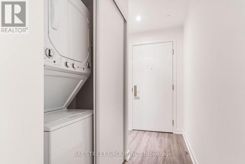 509 - 20 Edward Street, Toronto, ON - Indoor Photo Showing Laundry Room