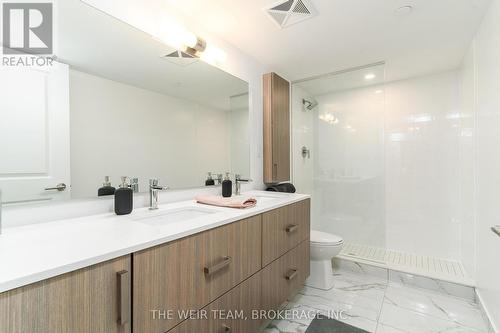 Th 102 - 2799 Kingston Road, Toronto, ON - Indoor Photo Showing Bathroom
