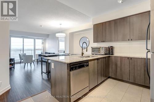 409 - 1235 Bayly Street, Pickering, ON - Indoor Photo Showing Kitchen With Upgraded Kitchen