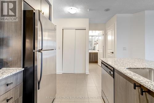 #409 -1235 Bayly St, Pickering, ON - Indoor Photo Showing Kitchen