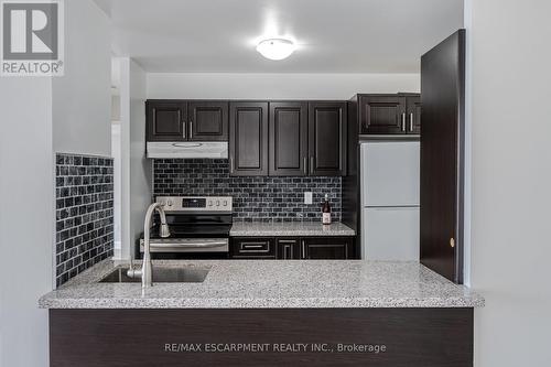 512 - 4185 Shipp Drive, Mississauga, ON - Indoor Photo Showing Kitchen