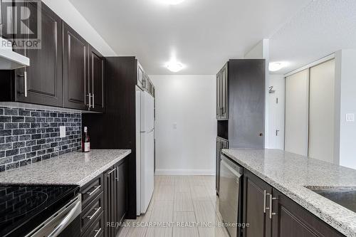 512 - 4185 Shipp Drive, Mississauga, ON - Indoor Photo Showing Kitchen