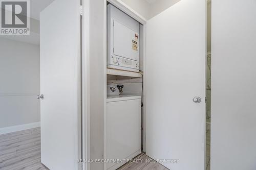 512 - 4185 Shipp Drive, Mississauga, ON - Indoor Photo Showing Laundry Room