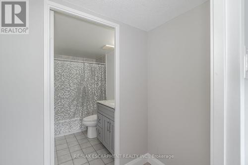 512 - 4185 Shipp Drive, Mississauga, ON - Indoor Photo Showing Bathroom
