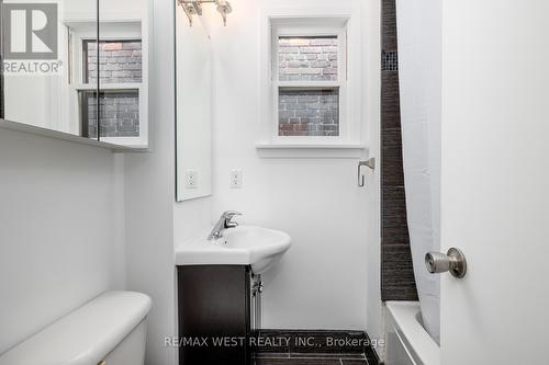 2185 Dundas St W, Toronto, ON - Indoor Photo Showing Bathroom