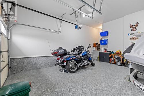 80 Tesla Cres, East Gwillimbury, ON - Indoor Photo Showing Garage