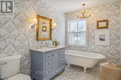 944 Lake Drive E, Georgina, ON - Indoor Photo Showing Bathroom