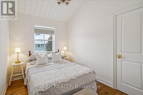 944 Lake Drive E, Georgina, ON - Indoor Photo Showing Bedroom