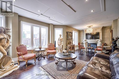21 Newbridge Ave, Richmond Hill, ON - Indoor Photo Showing Living Room