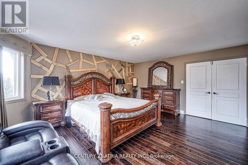 21 Newbridge Ave, Richmond Hill, ON - Indoor Photo Showing Bedroom